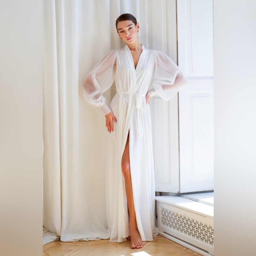 Le Rose Stories Alaina White Satin Bridal Robe with Pleated Sheer Sleeves